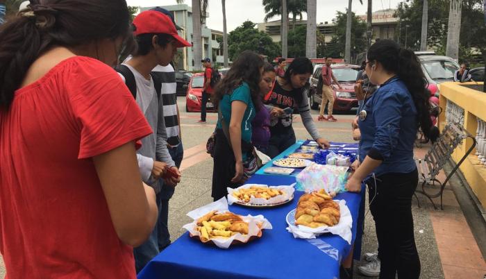 El dinero recaudado en la feria de dulces será destinado a la organización de conciertos, muestras de arte y actividades feministas.
