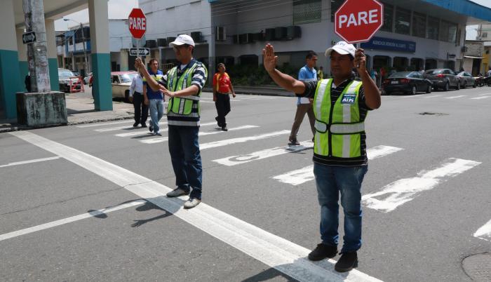 Participación. El martes último, la labor comunitaria se concentró en las calles Coronel y Maldonado.