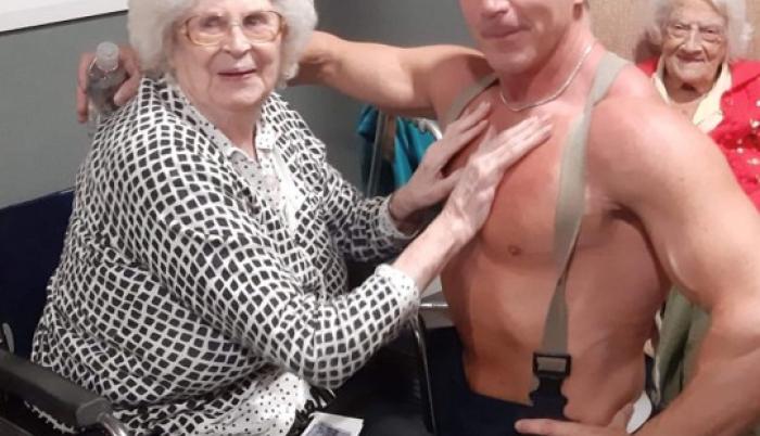 “Me hizo sentir como si fuera joven otra vez”, manifestó la mujer, de 89 años de edad.