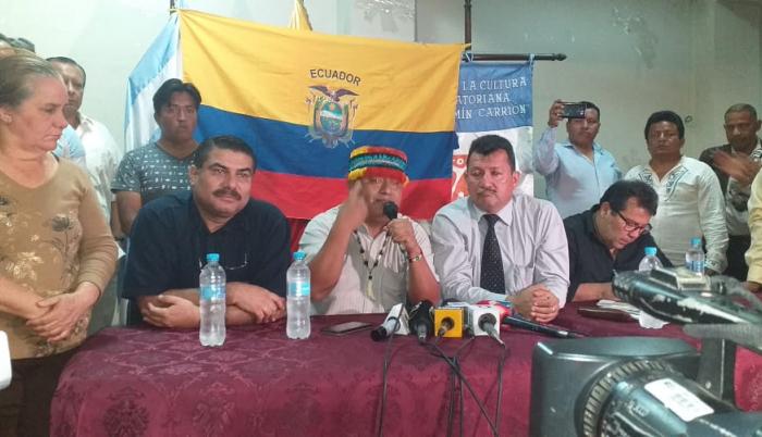 Vargas participa en un foro que analiza el paro nacional, en la Casa de la Cultura, en Guayaquil.
