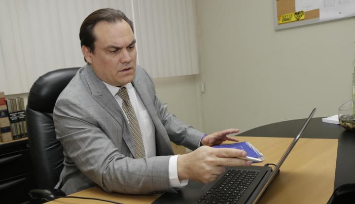 Francisco García es catedrático e ingeniero industrial.
