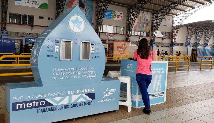 La máquina instalada en la estación de la Metrovía es una de las cien que se ubicará en la ciudad.