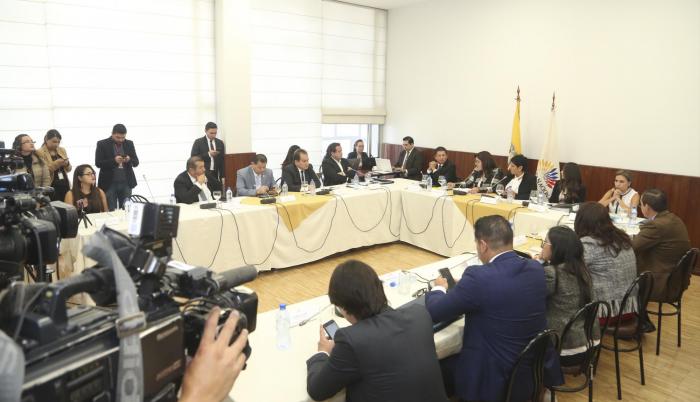 Convocatoria. La sesión de la Comisión de Fiscalización inició minutos después de lo previsto. Los convocados tuvieron que esperar a los legisladores.
