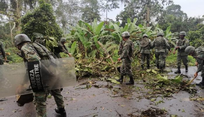 En el cumplimiento de sus tareas más de un centenar de militares han sido retenidos o heridos por los manifestantes.