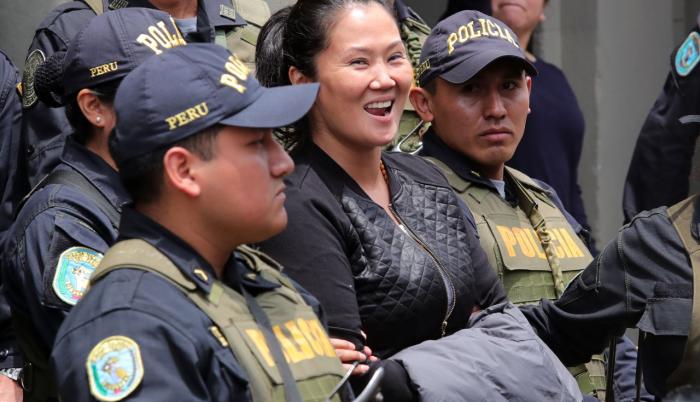 Keiko Fujimori mientras era trasladada a la prisión en 2018.