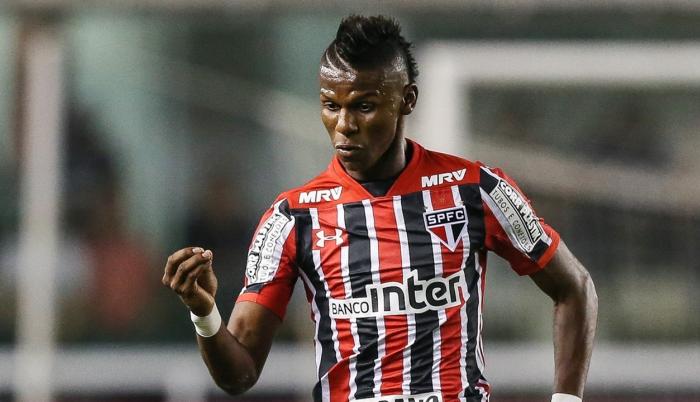 Referencial. Robert Arboleda, futbolista ecuatoriano, aún no tiene definido el equipo donde jugaría.