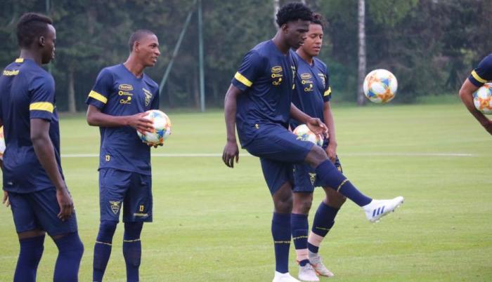 Entrenamiento de los jugadores de la Sub-20 en Polonia.