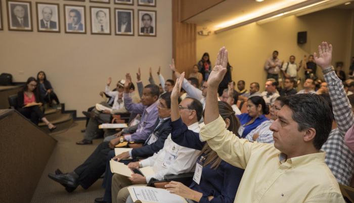 Sesión. La mayoría de los consejeros presentes votó a favor de la ordenanza que crea la nueva empresa.