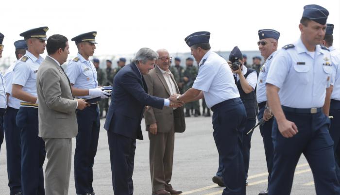 Entrega de diplomas a oficiales y aerotécnicos del COAD.