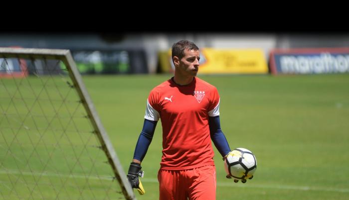 Gabbarini, arquero de LDU, tuvo una contractura el sábado 29 cuando jugaba contra Aucas en el estadio Gonzalo Pozo Ripalda.