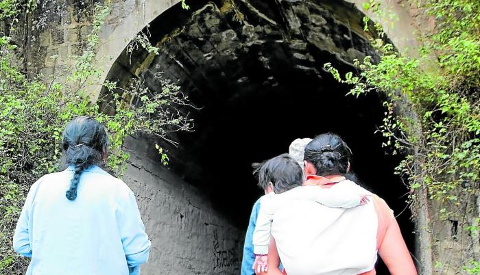 Tétrico. Algunos moradores, cuando llegan al sitio, tocan el suelo y se santiguan antes de cruzar el misterioso lugar.