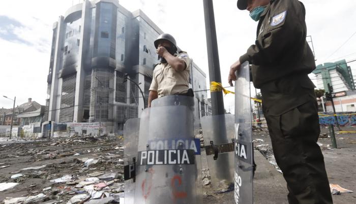 Así luce la Contraloría tras ser incinerada por manifestantes