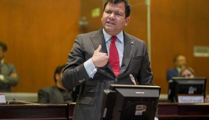 La Ley Orgánica de la Función Legislativa (LOFL) determina que es facultad del presidente de la Asamblea Nacional, en este caso César Litardo, establecer los órdenes del día.
