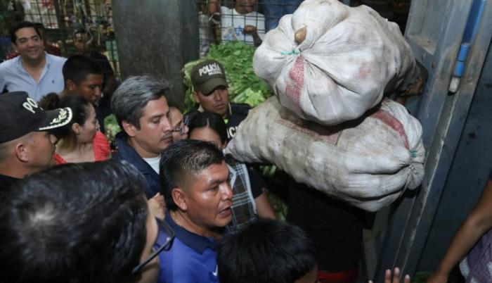 El moño de cebolla se habría estado vendiendo en 5 dólares según los denuniastes.