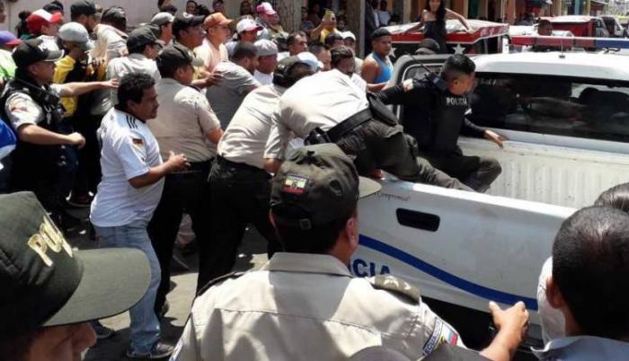 Durante las investigaciones, el hombre admitió que golpeó al niño con un cinturón, porque “le enseñaba modales”.