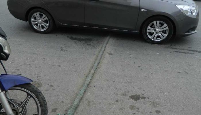 Solución. Viejos cabos ayudan a bajar la velocidad en algunas calles.