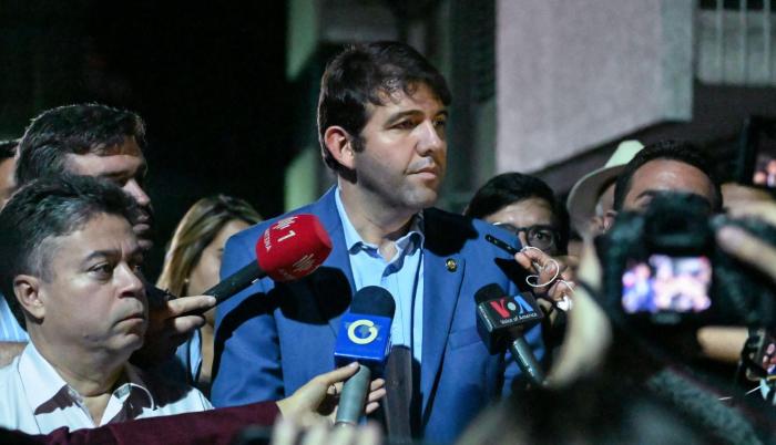 Imagen referencial. Carlos Prosperi, diputado de Venezuela, habla sobre la detención de Édgar Zambrano.