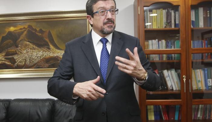 Control. El procurador Íñigo Salvador presentó una reforma legal.