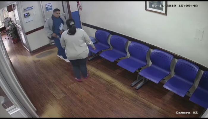 El atraco quedó registrado en las cámaras de seguridad del establecimiento.