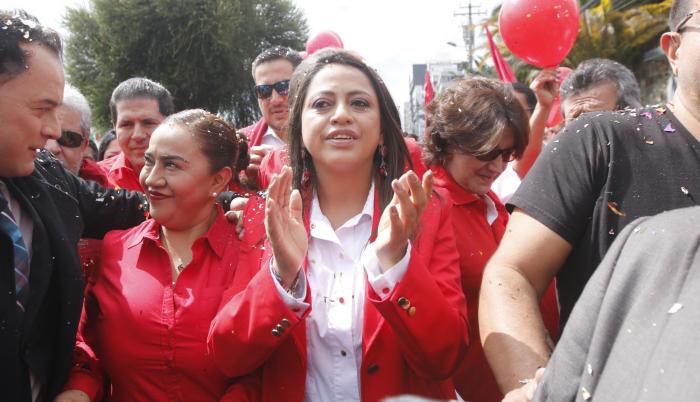 La prefecta de Pichincha Paola Pabón, fue detenida esta madrugada en su domicilio.
