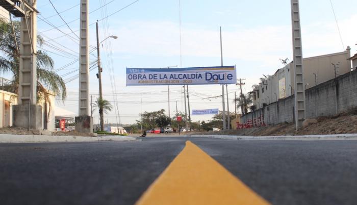La calzada de la Vial 8, de 1,8 kilómetros, cuenta con 4 pulgadas de espesor de material asfáltico.