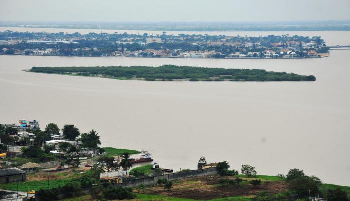 Deudas. La obra para el dragado del río fue financiada por el Gobierno. Este a la par arrastra una deuda con la Prefectura del Guayas por $ 28,6 millones.