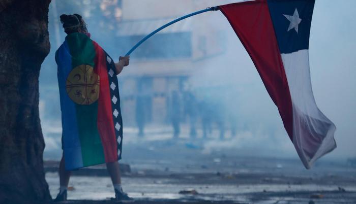 Miles de personas protestan en la céntrica Plaza Italia, rebautizada popularmente como “Plaza Dignidada”