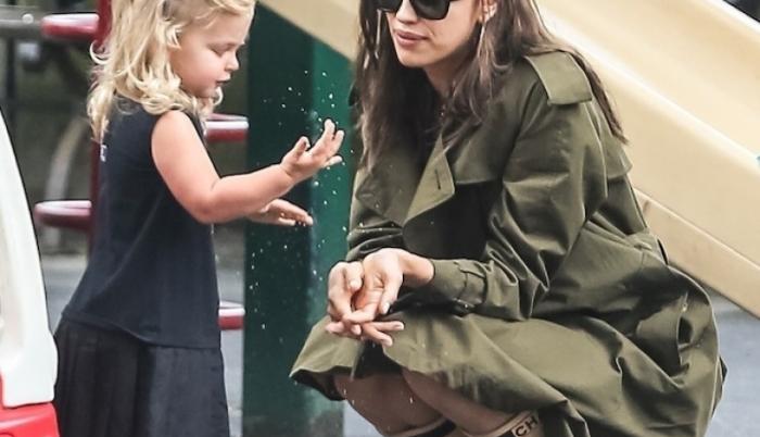 La hija de Irina Shayk y Bradley Cooper, una pequeña modelo