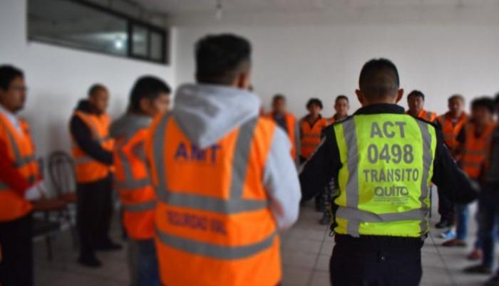 Basándose en la experiencia de las personas, se imparten clases de normativa legal vigente, cultura y educación vial.