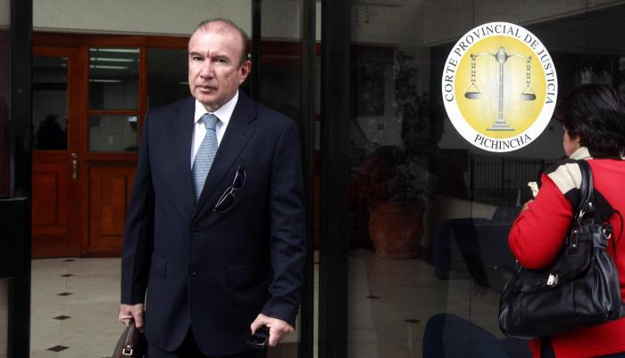 En 2012, la veeduría de la que fue parte Pablo Chambers, concluyó que Rafael Correa estaba al tanto de los negocios que tenía su hermano, Fabricio Correa por varios millones de dólares.