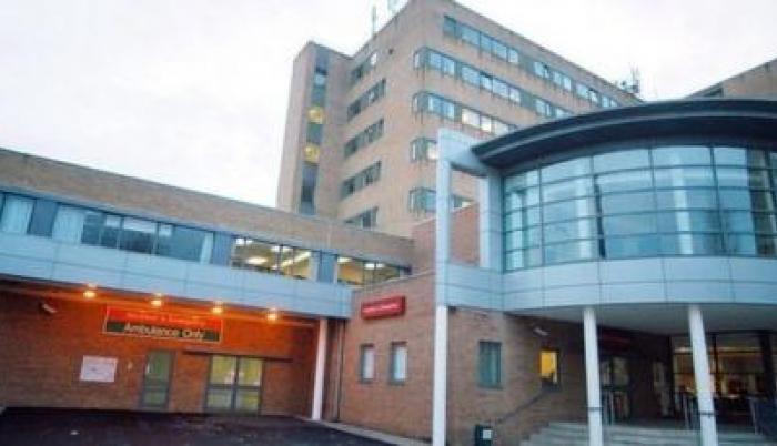 El hospital ha aceptado la responsabilidad pero aún no se ha llegado a un acuerdo con la paciente, víctima del error.