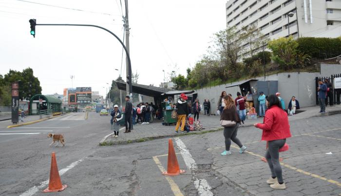 Movimiento. En las mismas calles en las que había enfrentamientos, hoy la gente circula con normalidad.