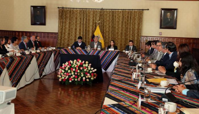 El presidente Lenín Moreno se reunió ayer con los gobernadores de todo el país. El mandatario agradeció la gestión de los funcionarios para evitar “un golpe de Estado”.