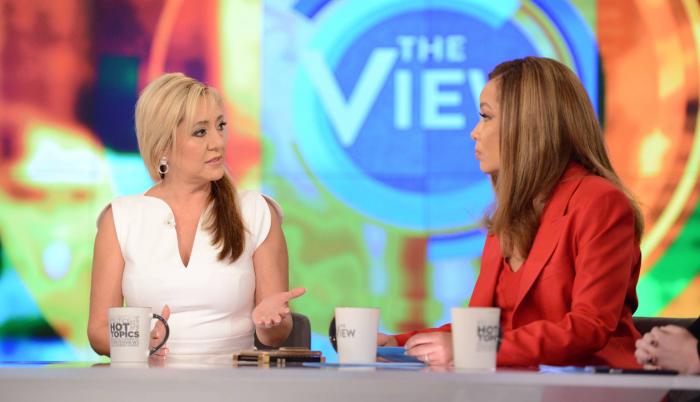 Medios. Lorena Bobbitt habla sobre el documental en el programa de entrevistas The View, la semana pasada.