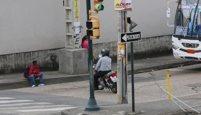 Falencias. En su mayoría, los motociclistas circulan sin el respectivo carné. El no efectuar el curso provoca que ignoren las normas de tránsito.