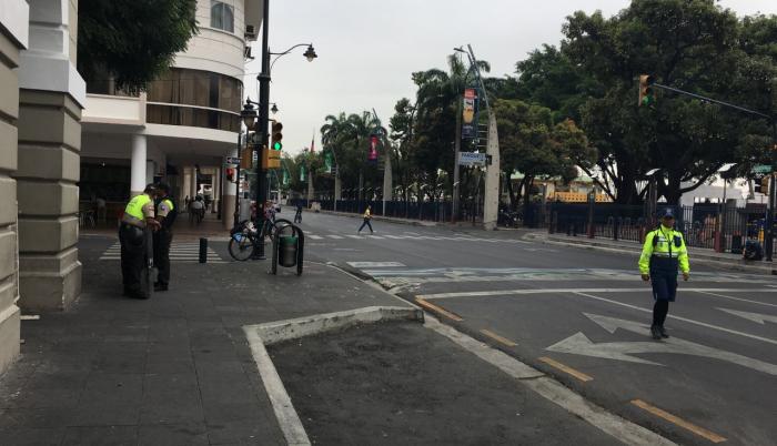 Así lucía una de las principales vías de la ciudad luego de los desmanes y protestas registradas el 7 de octubre.