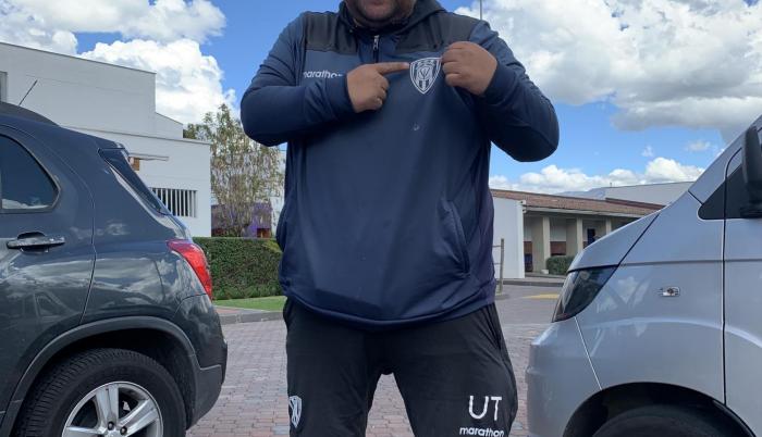 Pasión. Júnior Alcocer, quien lleva 12 años en el equipo, repetirá los zapatos y la gorra de la final de la Copa Libertadores 2016.