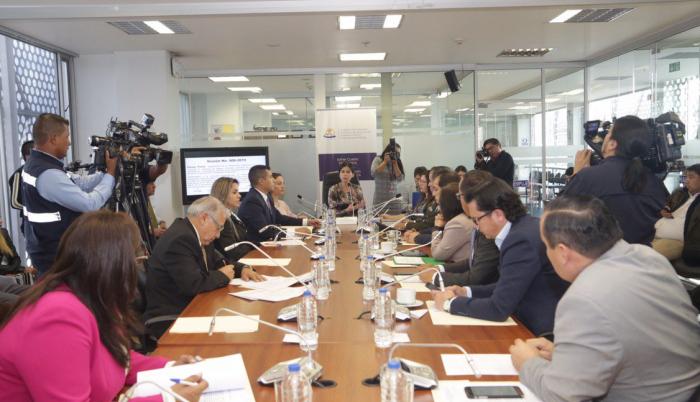 Sesión de comparecencias continúa con la Comisión de Soberanía.