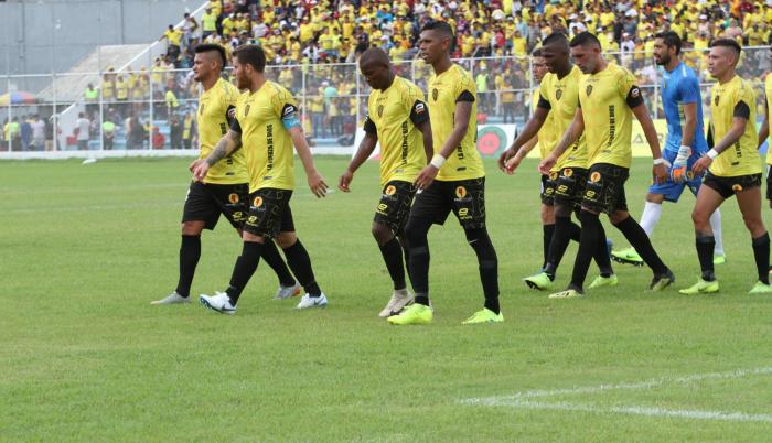 En total, Fuerza Amarilla debe 300 mil dólares.