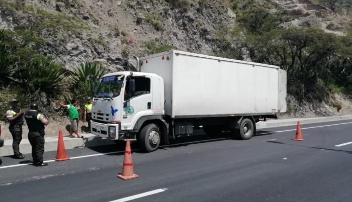 Dentro del furgón se encontró 100 sacos de yute con el precursor químico.