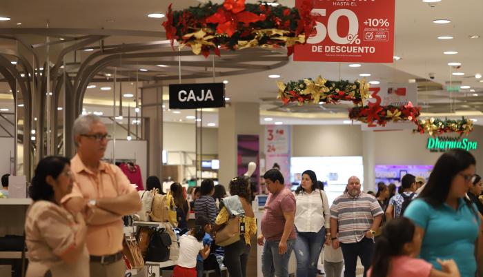 Desde el 24 de noviembre, las personas visitaron varios centros comerciales para conseguir productos con descuentos ‘pepa’.