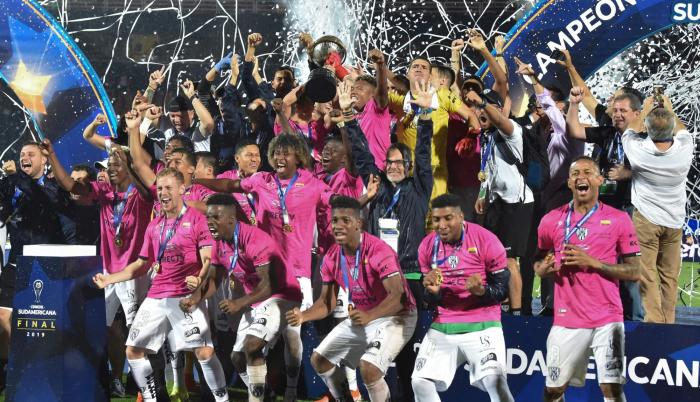 Independiente del Valle logró coronarse campeón de la Copa Sudamericana luego de vencer en un vibrante encuentro a Colón de Santa Fe. Es su primer título profesional.