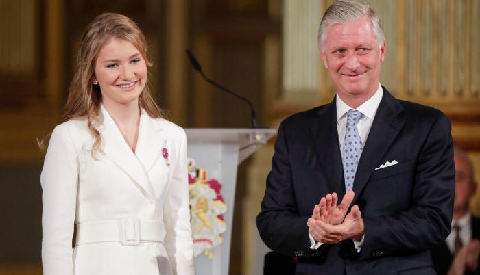 Elisabeth con su padre el rey Felipe.