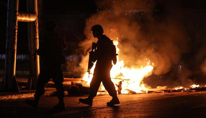 Soldado durante las protestas en Chile.