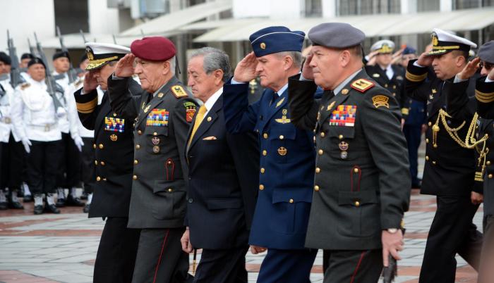 Acto. El ministro de Defensa Oswaldo Jarrín, presentó a los nuevos jefes del Comando Conjunto y de la Fuerza Terrestre Luis Lara y Luis Altamirano.