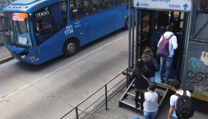 Referencial. El tratamiento de las tarifas del transporte urbano en Quito ha sido relegado por dos meses por parte de la administración de Yunda.