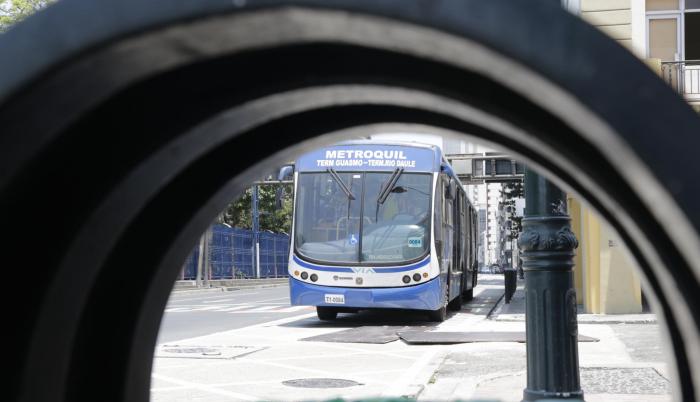 En varios sectores del Puerto Principal, a los usuarios no se les permitió el ingreso a las estaciones de transporte.