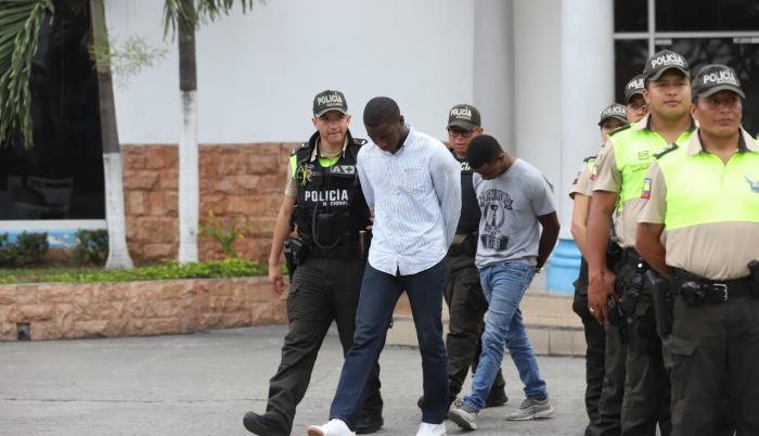 Los detenidos se movilizaban en un vehículo, con dos revólveres calibre 38 milímetros