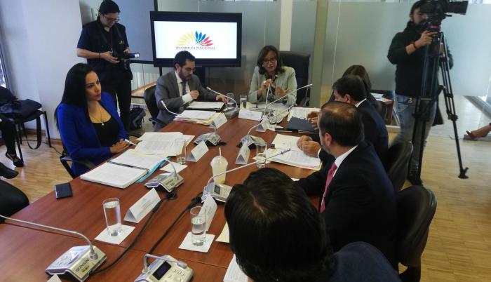Sesión. La Comisión de Enmiendas se reunirá los lunes y miércoles para, en diez sesiones, tener el informe.