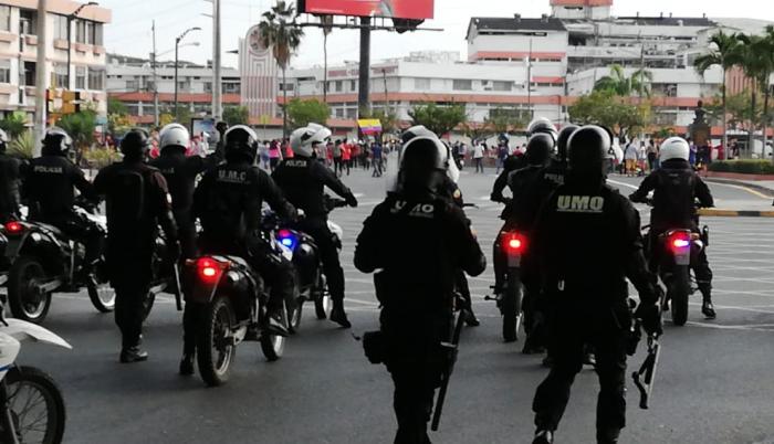 El grupo de ciudadanos fue dispersado por la policía.